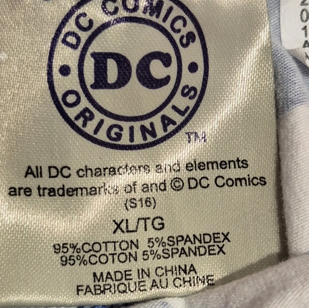 DC Comics Women's Wonder Woman Star Shorts - Picture 3 of 4